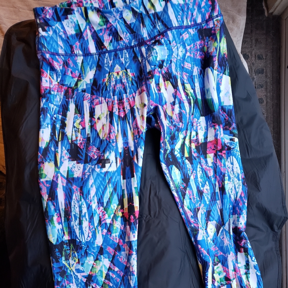 Fabletics powerhold leggings, size small, blue pink white pattern.